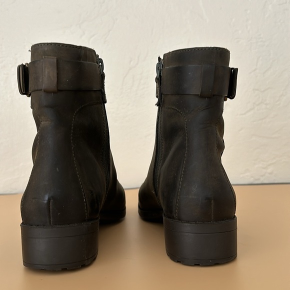 Cole Haan Hastings waterproof side zipper lug sole leather ankle boots - Picture 5 of 12